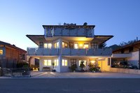 Appartementhaus Charisma Hausansicht Sommer Appartementhaus Charisma Hausansicht Sommer